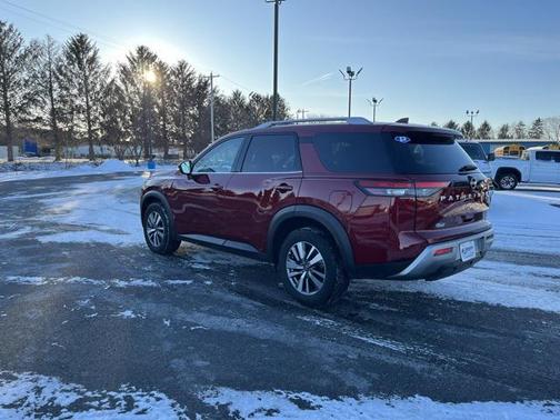 2025 Nissan Pathfinder SL 4WD