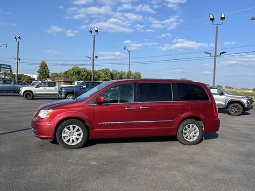 2016 Chrysler Town & Country Touring