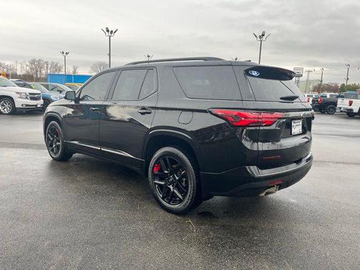 Mosaic Black Metallic 2023 Chevrolet Traverse Premier