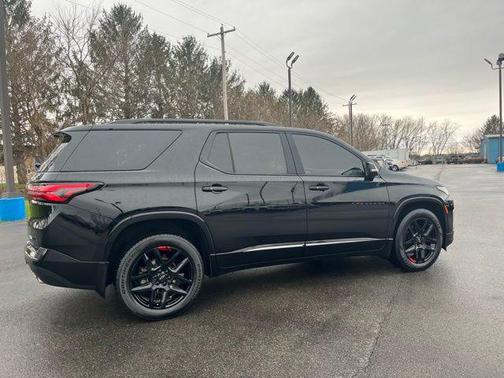 Mosaic Black Metallic 2023 Chevrolet Traverse Premier