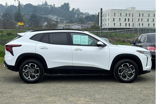 2025 Chevrolet Trax LT