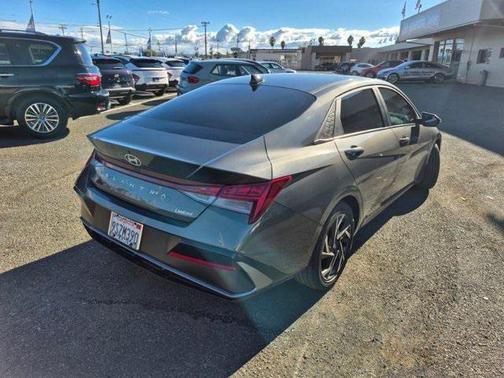 2025 Hyundai ELANTRA Limited