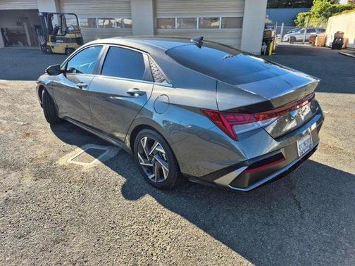 2025 Hyundai ELANTRA Limited