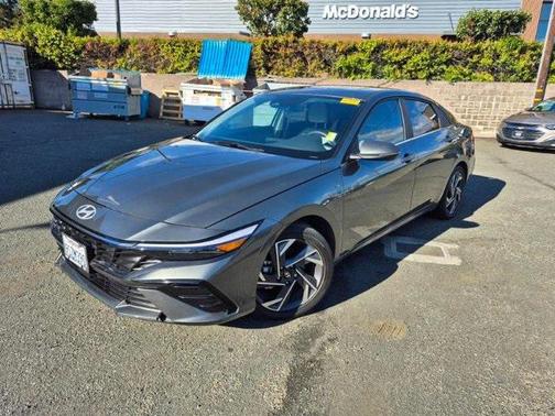 2025 Hyundai ELANTRA Limited