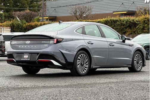 2025 Hyundai SONATA Hybrid SE
