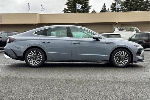 2025 Hyundai SONATA Hybrid SE