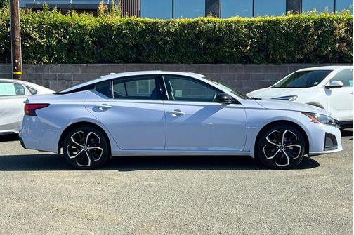 Gray Sky Pearl 2024 Nissan Altima SR FWD