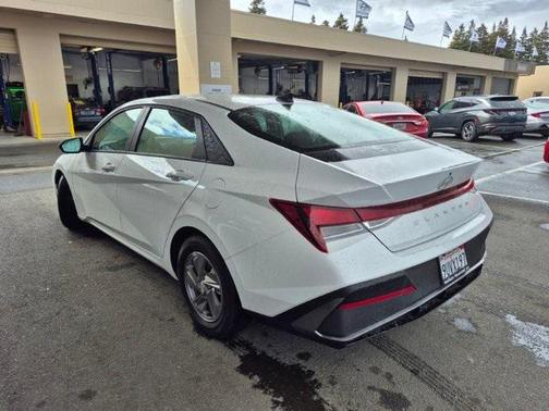 2025 Hyundai ELANTRA SE