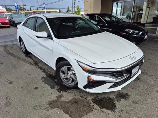 2025 Hyundai ELANTRA SE