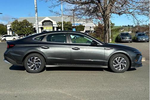 2026 Hyundai SONATA Hybrid Base