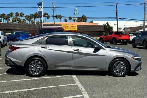 Fluid Metal 2025 Hyundai ELANTRA HEV Blue