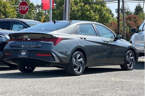 2025 Hyundai ELANTRA Sport