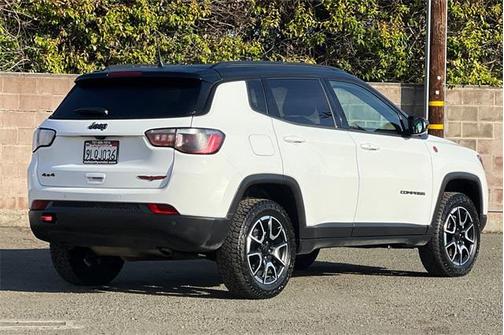 2024 Jeep Compass Trailhawk