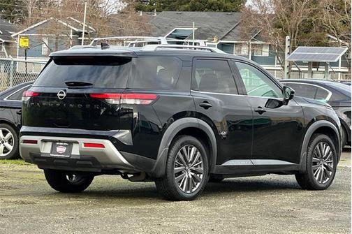 2023 Nissan Pathfinder SL FWD