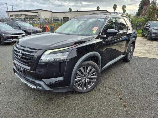 2023 Nissan Pathfinder SL FWD