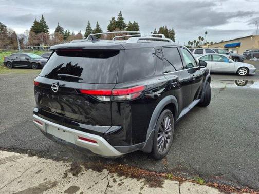 2023 Nissan Pathfinder SL FWD