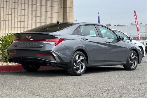 2025 Hyundai ELANTRA Sport