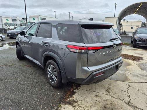 2025 Nissan Pathfinder S FWD