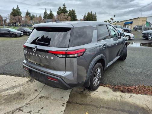 2025 Nissan Pathfinder S FWD