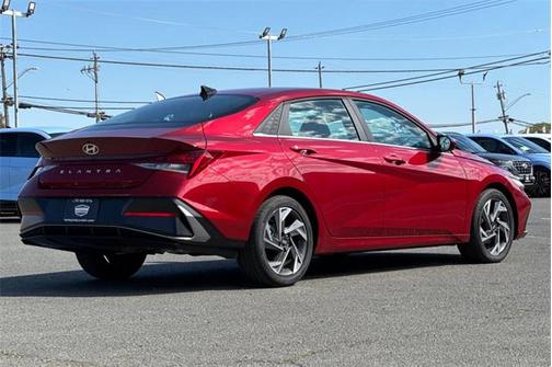 2025 Hyundai ELANTRA SEL