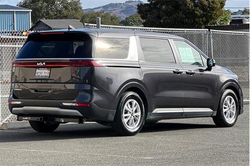 2023 Kia Carnival LX