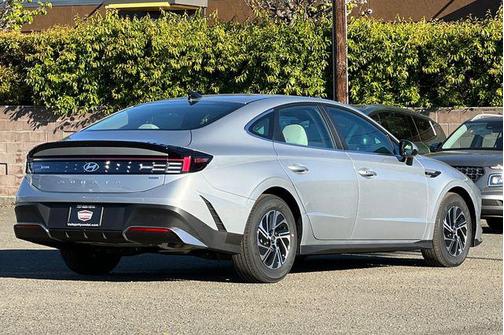 Aero Silver 2026 Hyundai SONATA Hybrid Base