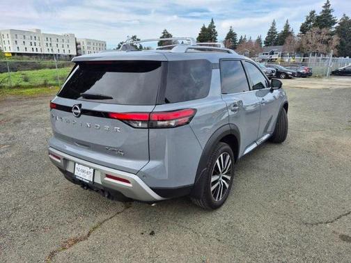 2025 Nissan Pathfinder Platinum 4WD