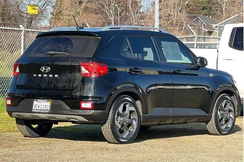 2023 Hyundai VENUE SEL