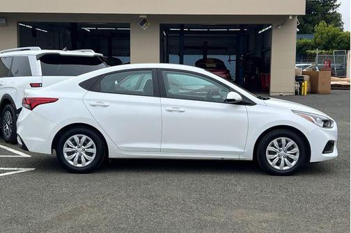 Frost White Pearl 2021 Hyundai Accent SE
