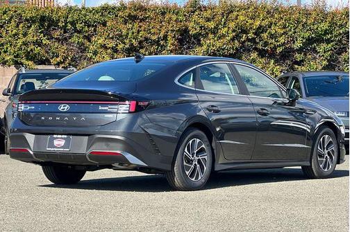 2026 Hyundai SONATA Hybrid Base
