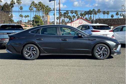 2026 Hyundai SONATA Hybrid Base
