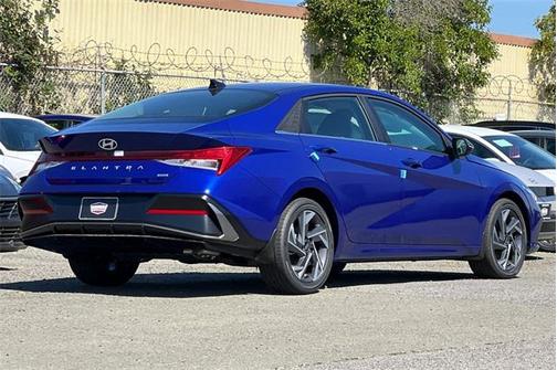 2025 Hyundai ELANTRA Limited