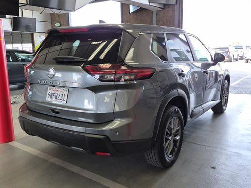 Gun Metallic 2024 Nissan Rogue S