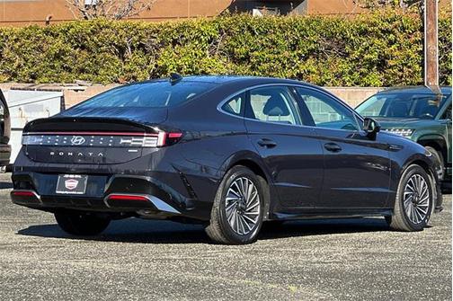 2025 Hyundai SONATA Hybrid SE