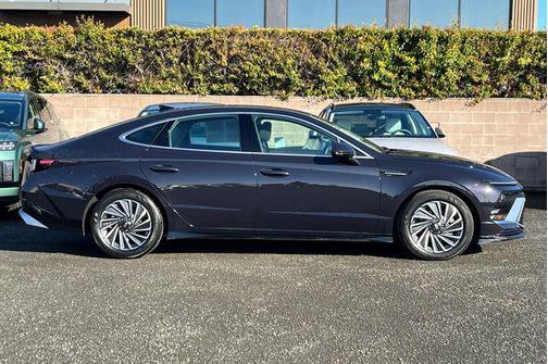 2025 Hyundai SONATA Hybrid SE