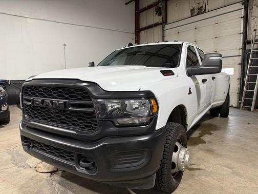 2024 RAM 3500 Tradesman Crew Cab 4x4 8' Box