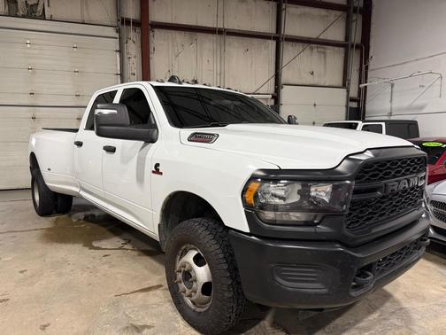2024 RAM 3500 Tradesman Crew Cab 4x4 8' Box