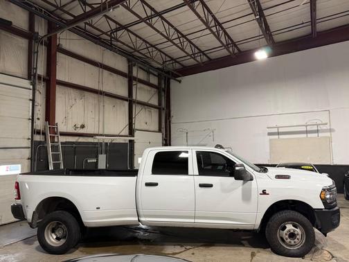 2024 RAM 3500 Tradesman Crew Cab 4x4 8' Box
