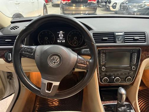 2012 Volkswagen Passat 2.5 SEL