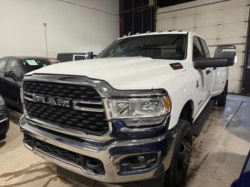 2024 RAM 3500 Big Horn Crew Cab 4x4 8' Box