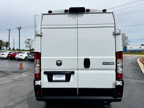 White 2025 RAM ProMaster 2500 High Roof