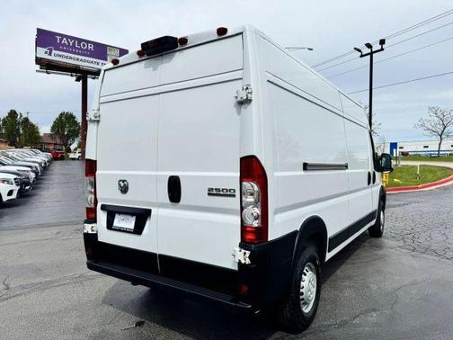 White 2025 RAM ProMaster 2500 High Roof