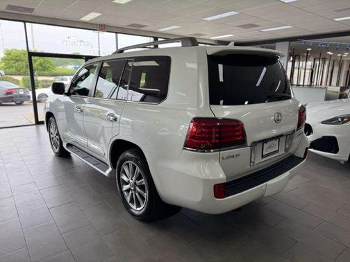 2010 Lexus LX 570 Base (A6)