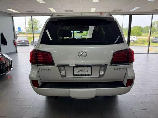 2010 Lexus LX 570 Base (A6)