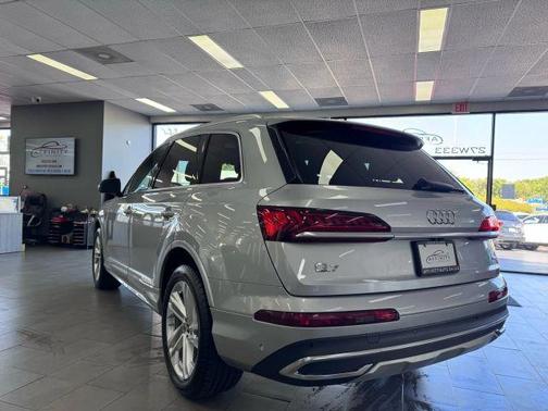 2022 Audi Q7 55 Premium