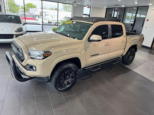Tan 2016 Toyota Tacoma SR5
