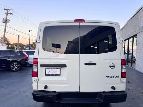 2020 Nissan NV Passenger NV3500 HD S V6/S V8