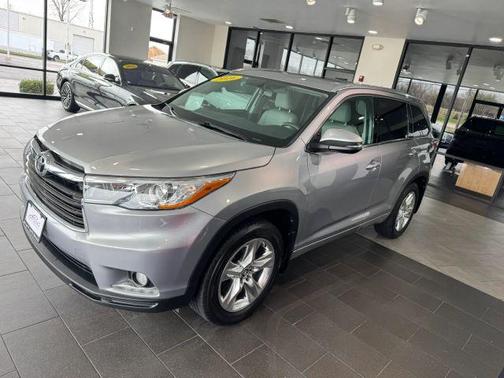 Silver 2016 Toyota Highlander Limited