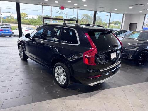 2016 Volvo XC90 T6 Momentum