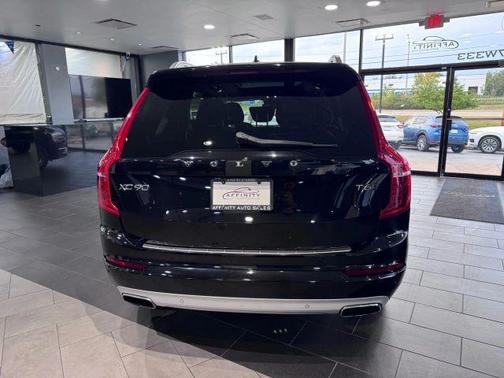 2016 Volvo XC90 T6 Momentum